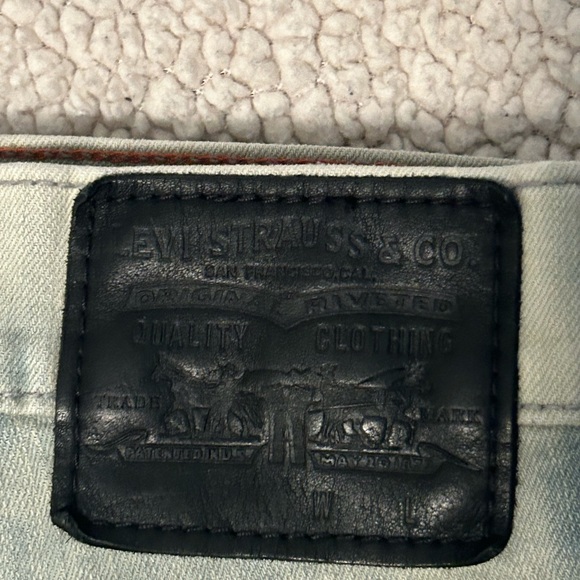 Skinny lightwash Levis - Picture 5 of 12